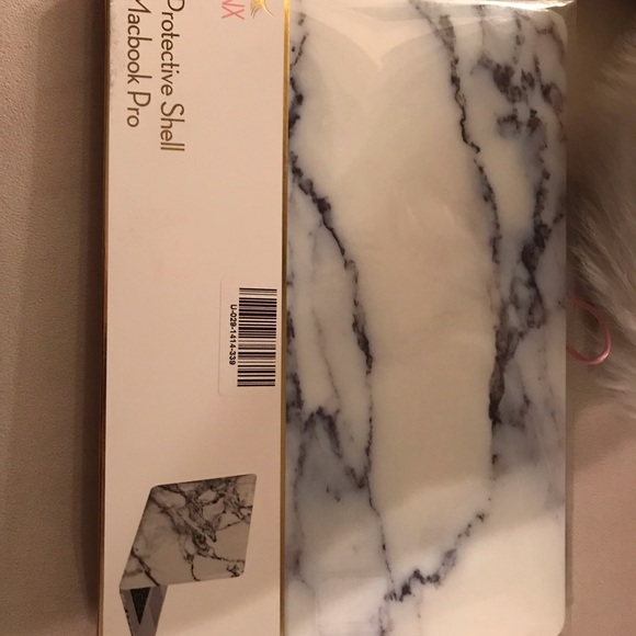 MacBook Pro Shell -13” - Picture 2 of 3